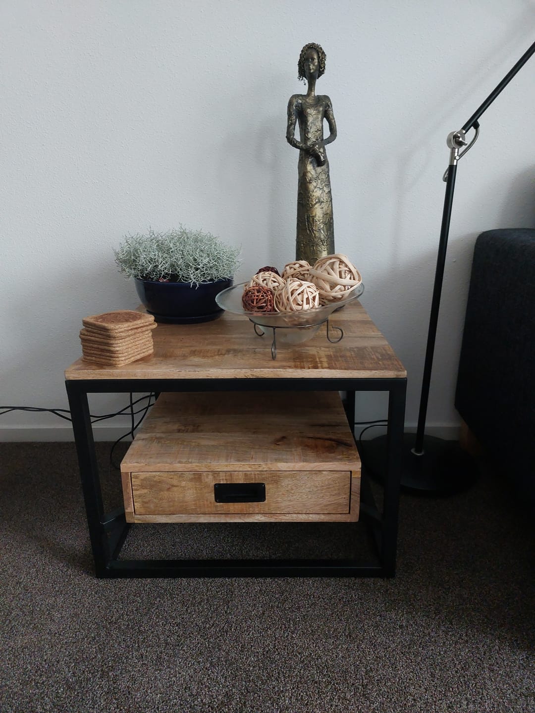 Customer photo review of Salontafel Bijzettafel Industrieel Design | Mangohout en Staal | 60x60x45
