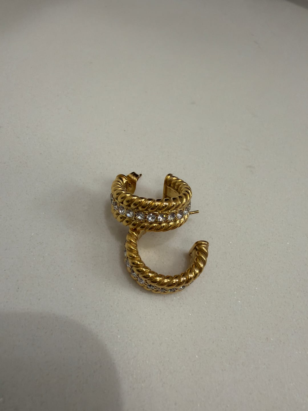 Customer photo review of Brinco de Argola Date Banhado em Ouro 18k