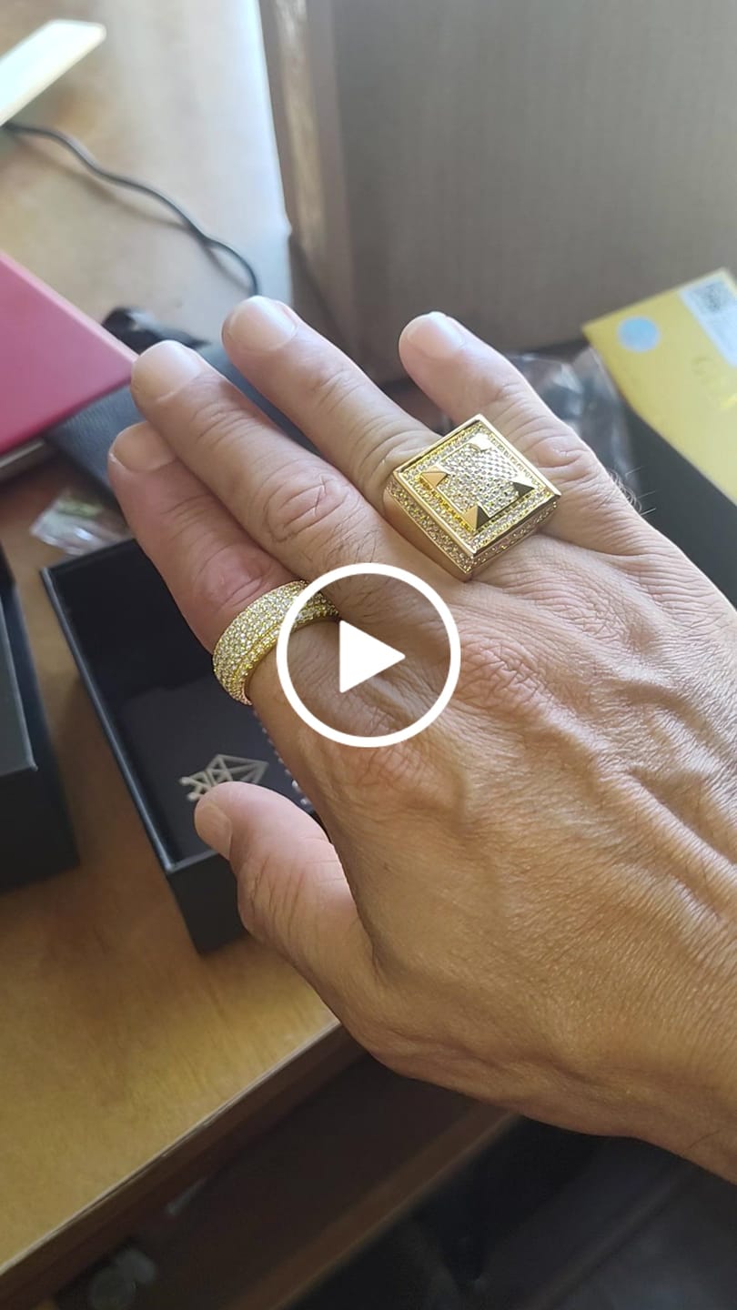 Customer video review of 2.8CT Moissanite Square Paved Ring - 18K Gold - D Color - VVS1