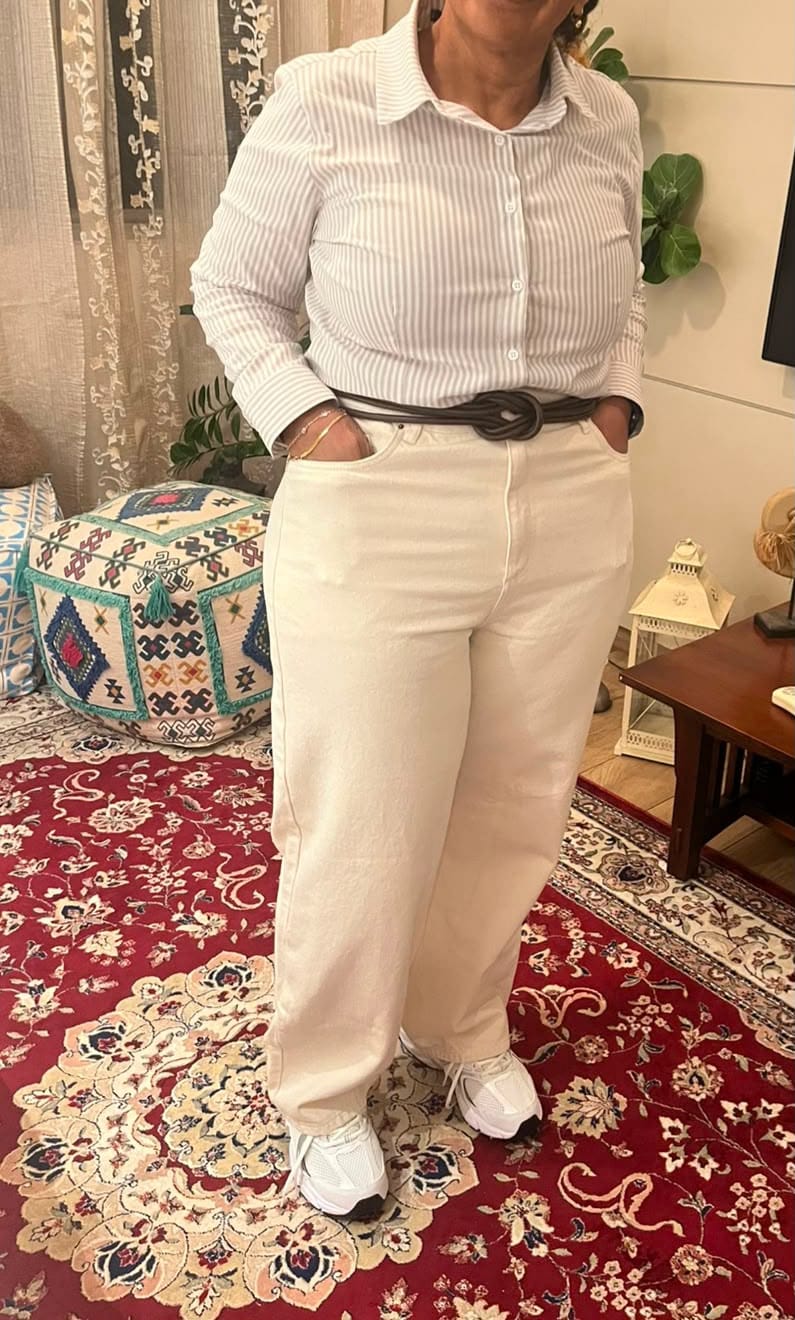 Customer photo review of Calça Jeans Reta Araçá Bege Natural