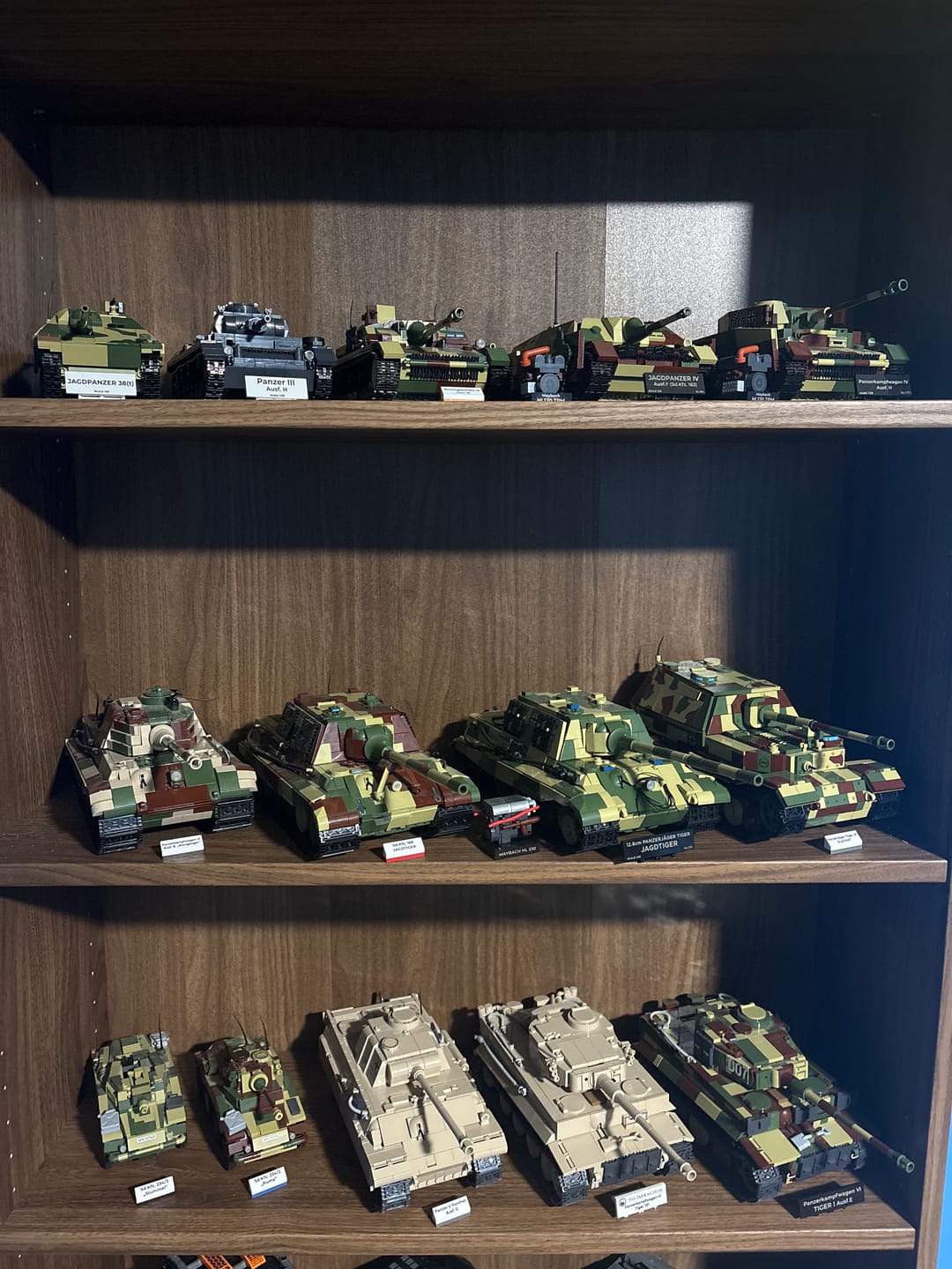 Customer photo review of COBI LIMITED EDITION 12.8cm Panzerjäger Tiger Ausf. B Jagdtiger Heavy Tank Destroyer : Set #2673
