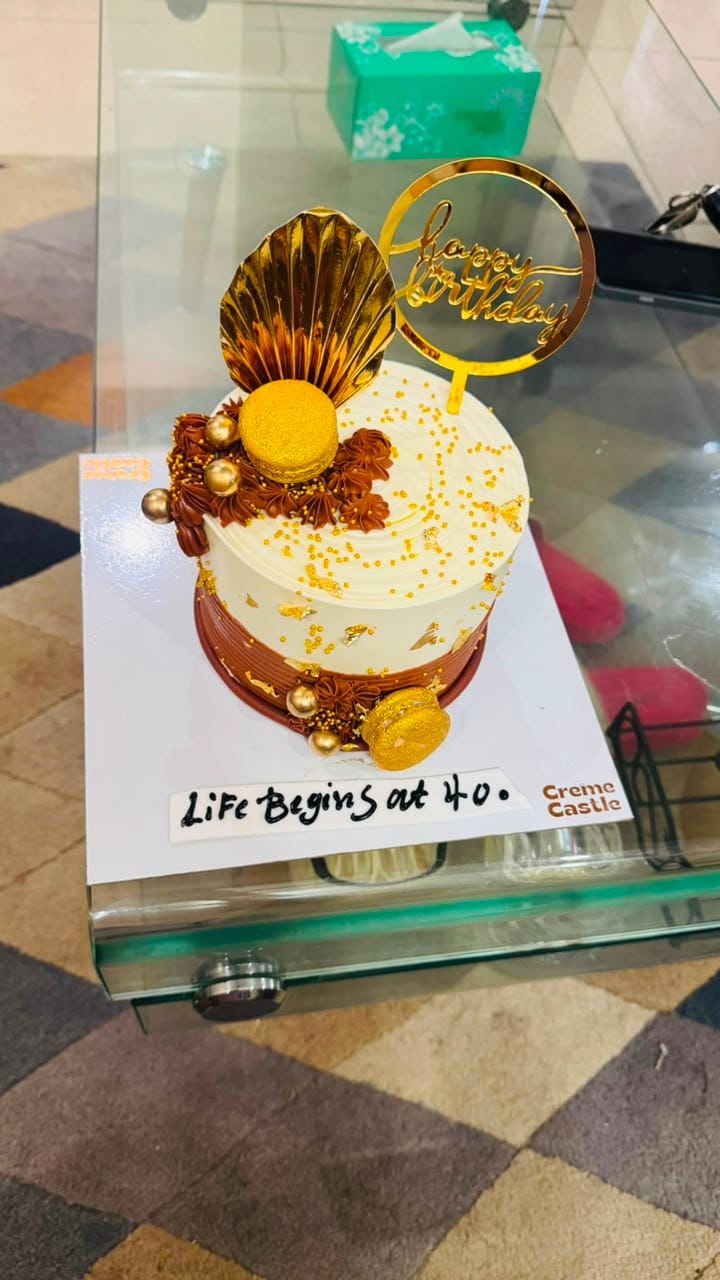 Customer photo review of Golden cake for boyfriend birthday
