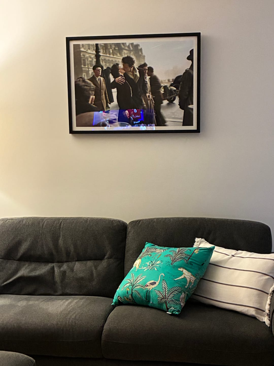 Customer photo review of PARIS KISS HORIZONTAL | FRANCE