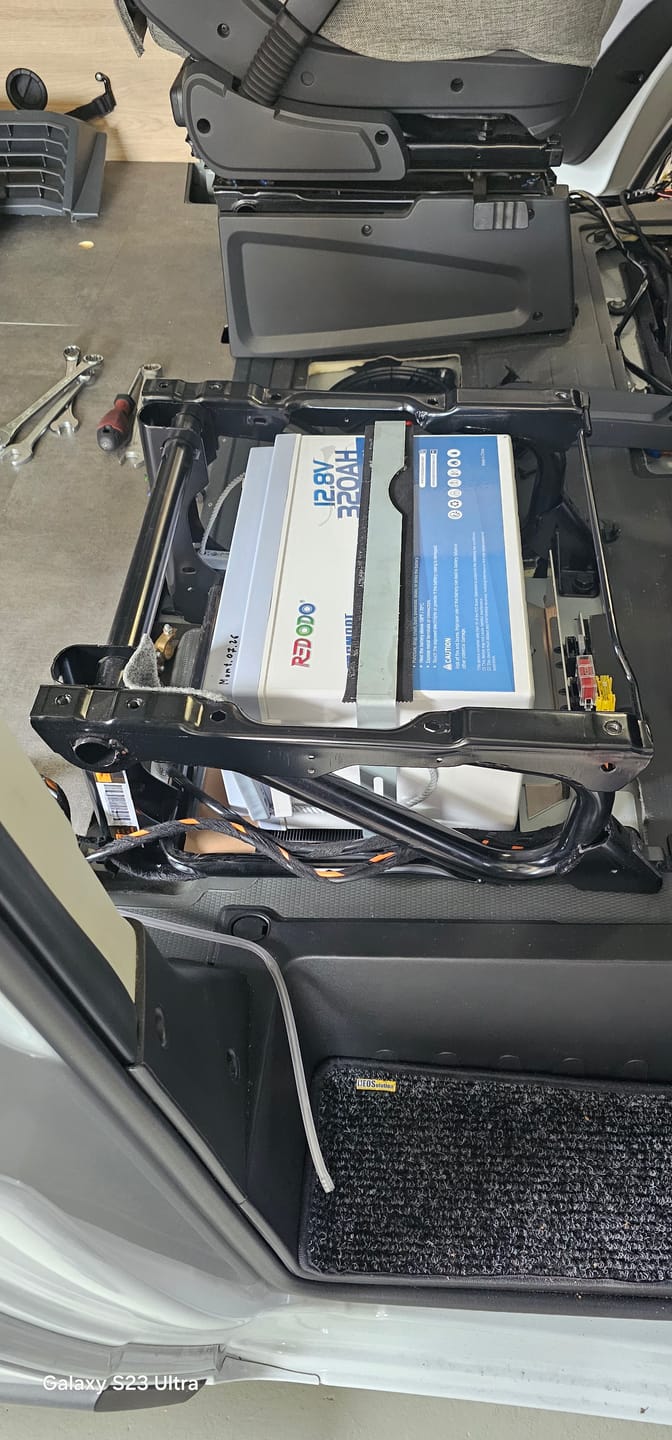 Customer photo review of Redodo 4096Wh 12V 320Ah B190 Untersitz LiFePO4 Batterie mit Bluetooth für Wohnmobil