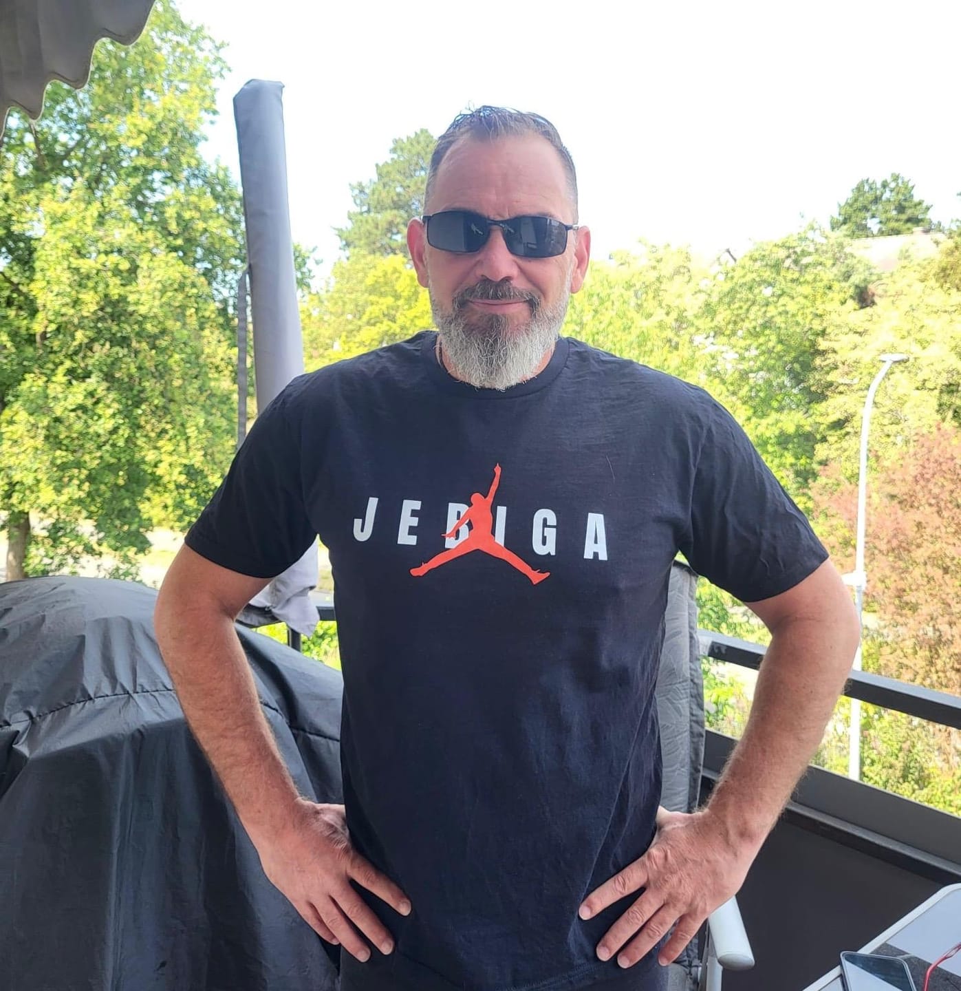 Customer photo review of Jebiga, Premium T-Shirt