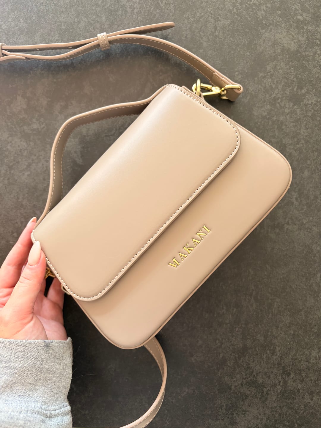 Customer photo review of NALUA - TAUPE