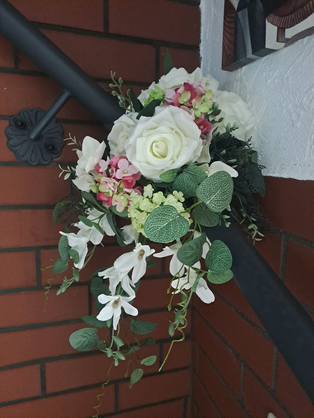 Customer photo review of Weißer Rosen Brautstrauß mit Wassertropfen Hochwertige Brautblumen