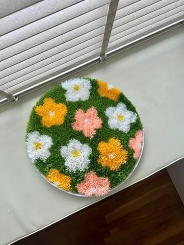 Customer photo review of FLOWER BOMB GREEN - Rug Making Kit