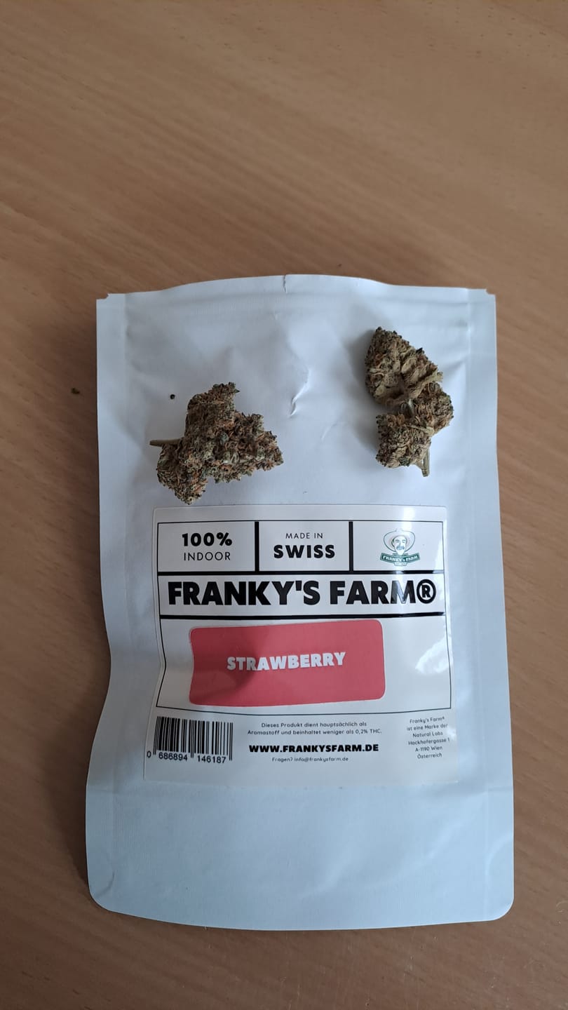 Customer photo review of Strawberry - CBD Blüte