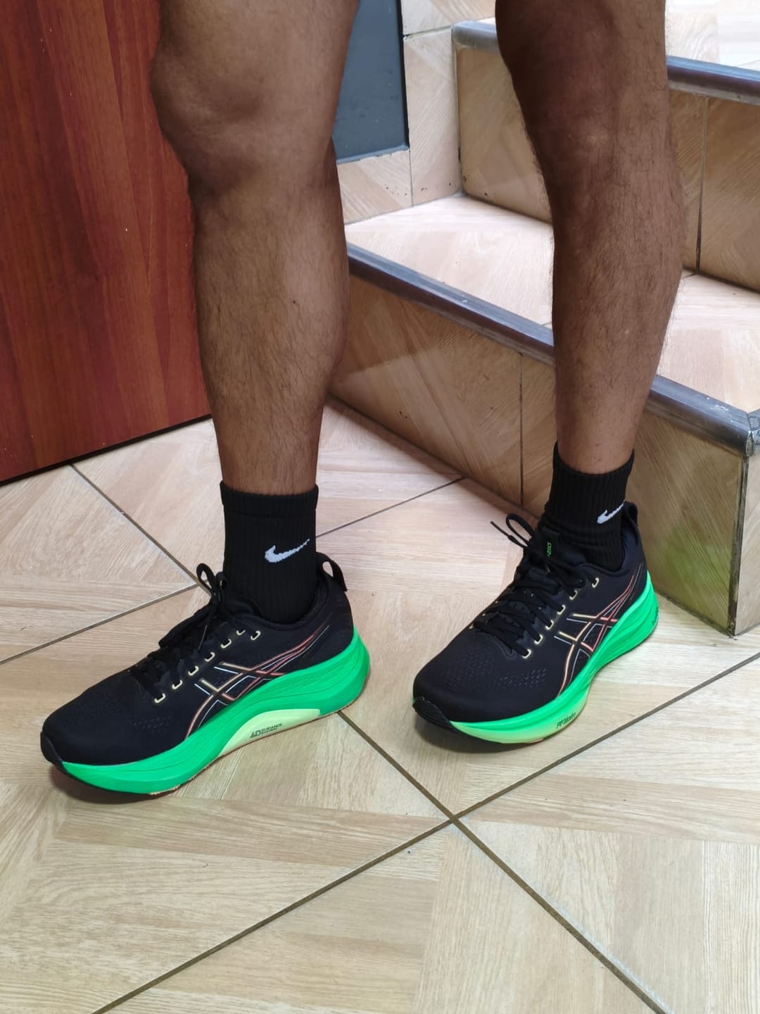 Customer photo review of Asics Gel Kayano 32 Hombre Black Vital Green