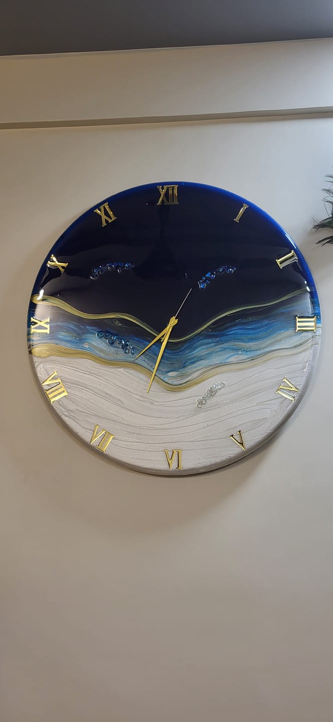 Customer photo review of Ticking Thunder Silent Resin Wall Clock (Royal Blue)