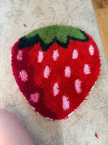 Customer photo review of STRAWBERRY DREAMING - Rug Making Kit