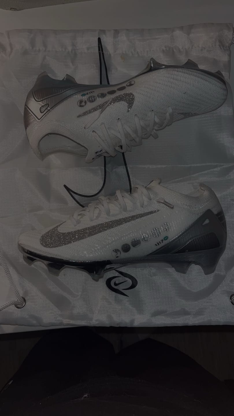 Customer photo review of Vapor 16 Vinicius Trophie The Best FG - Blanc/Argent