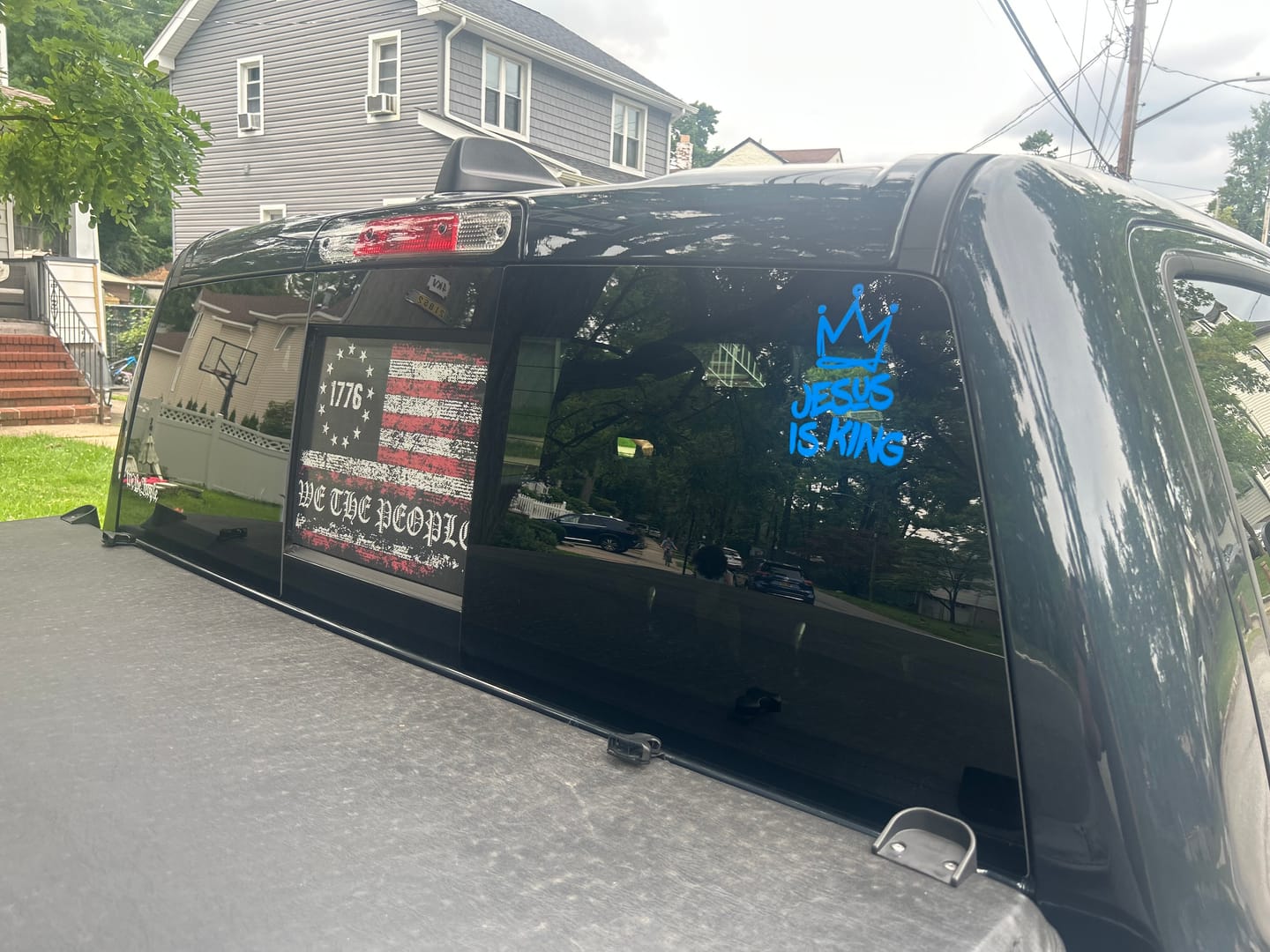 Customer photo review of Christianartworkshop Jesus Is King Crown Accent Car Sticker: Durable Decor for Faith-Filled Commutes