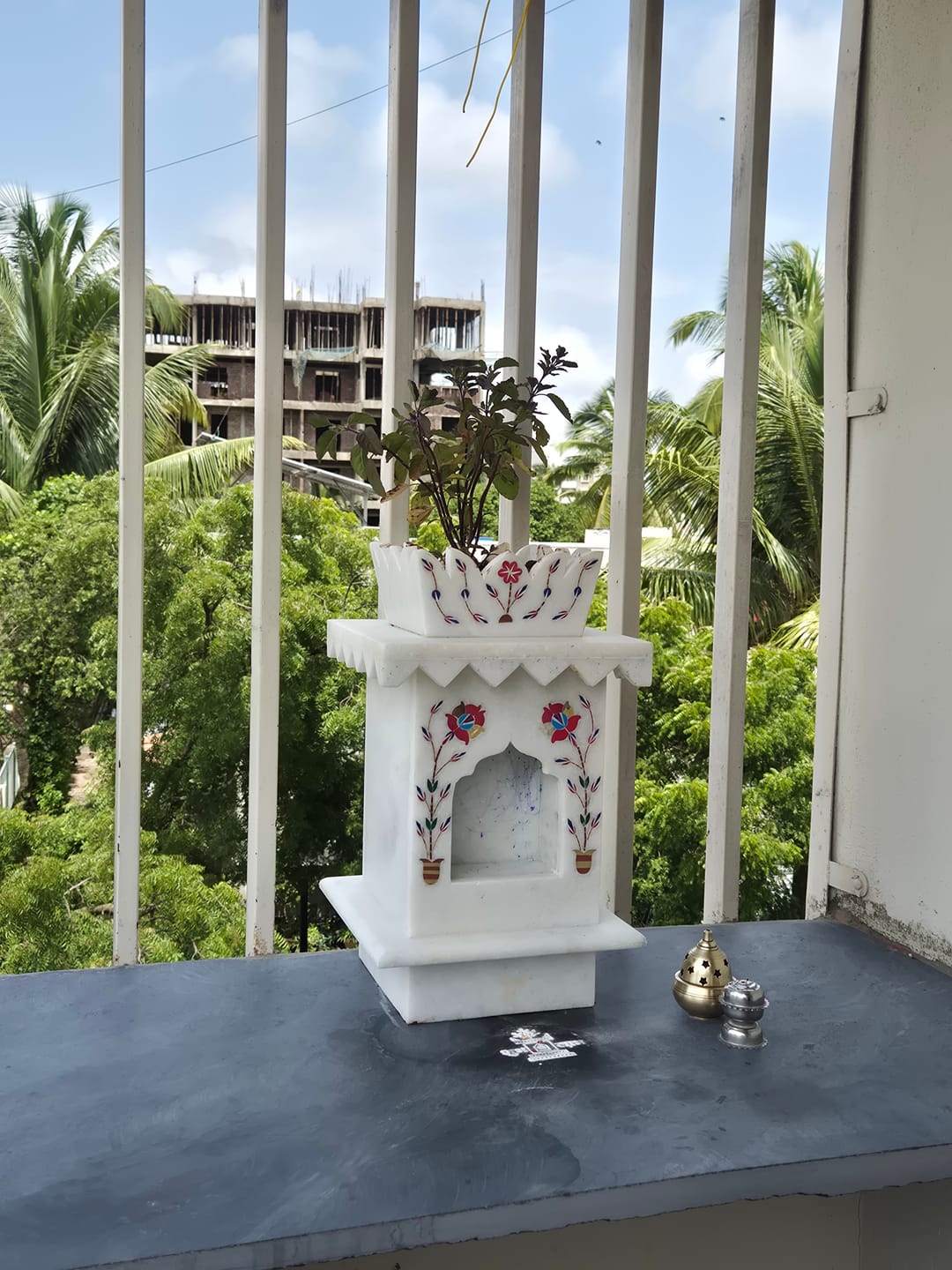 Customer photo review of Marble Tulsi Pot, White Inlay (Small) - Handicraft Bazaar