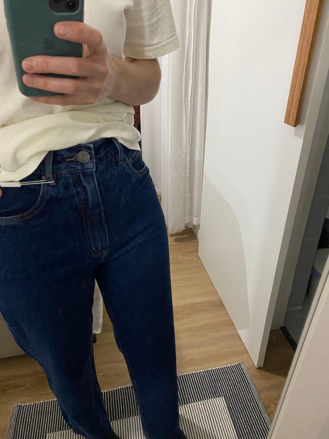 Customer photo review of Calça Jeans Reta Araçá Azul Escuro