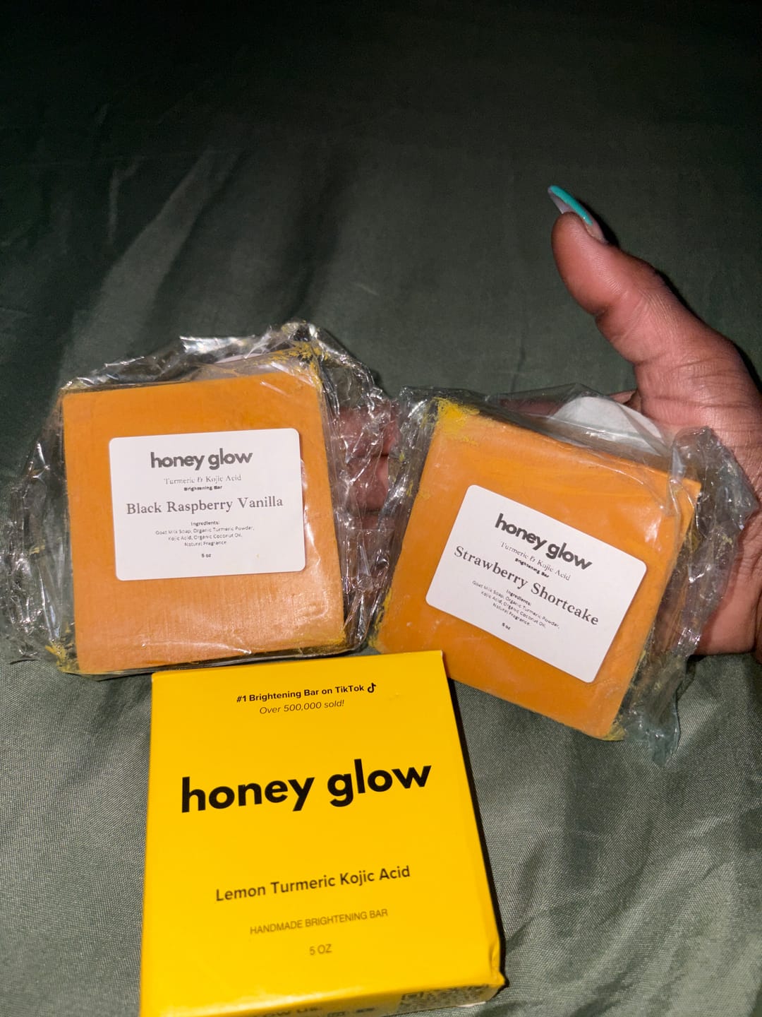 Customer photo review of Glow Bar Duo Bundle – Brightening Bar Set (Classic + 1 Scented)