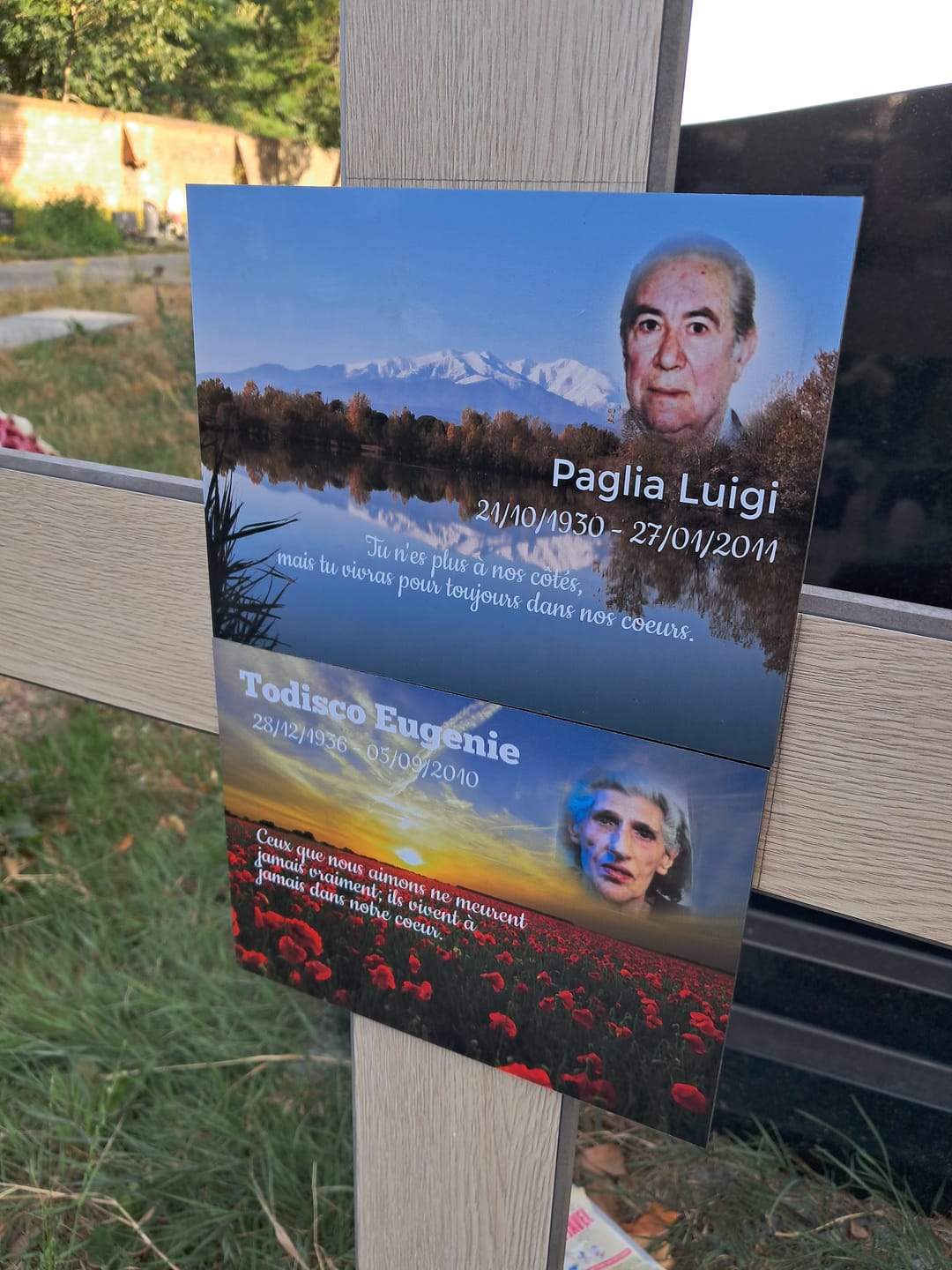 Customer photo review of Plaque Funéraire Lac