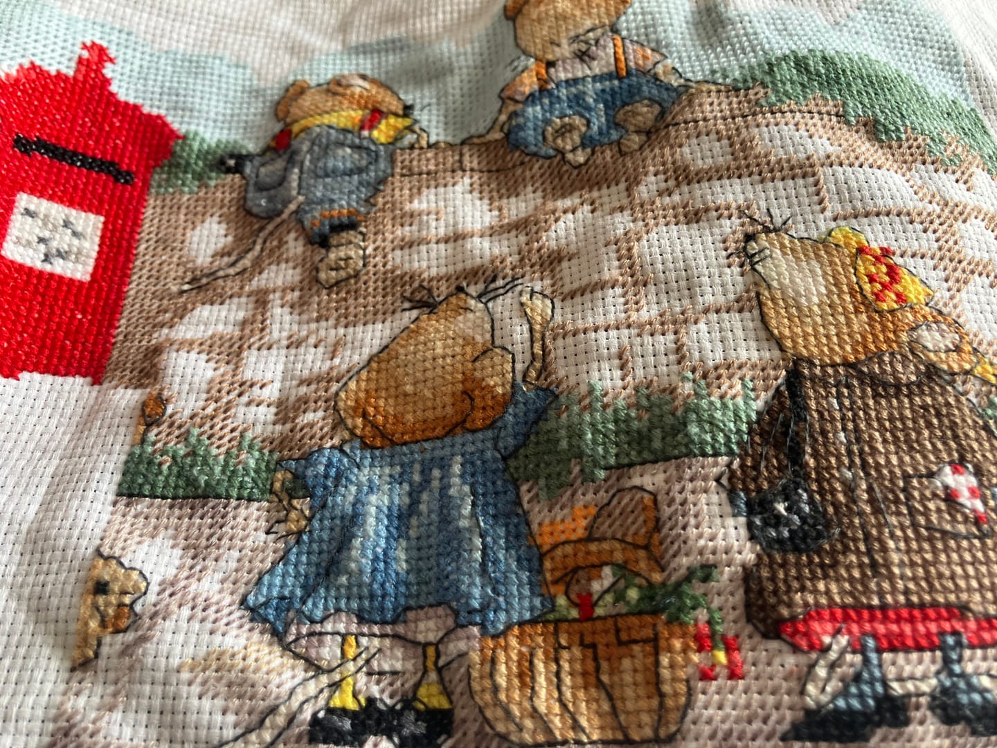 Customer photo review of The mice waiting for the bus