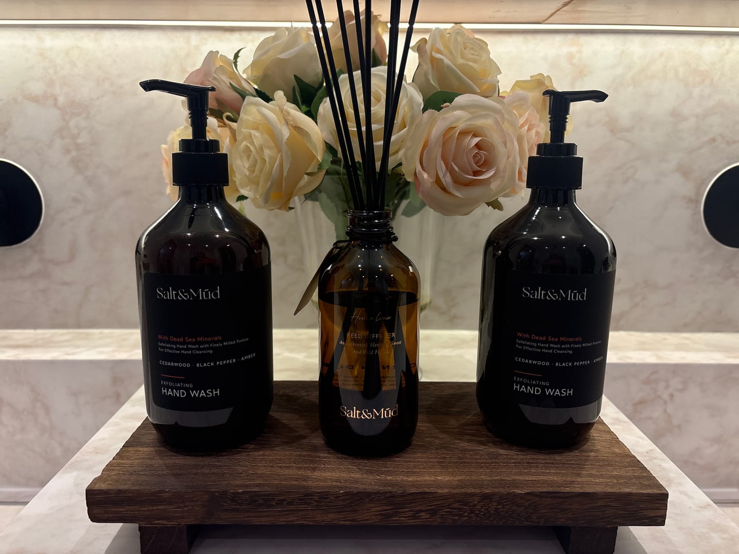 Customer photo review of Exfoliating Hand Wash With Dead Sea Minerals 500ml