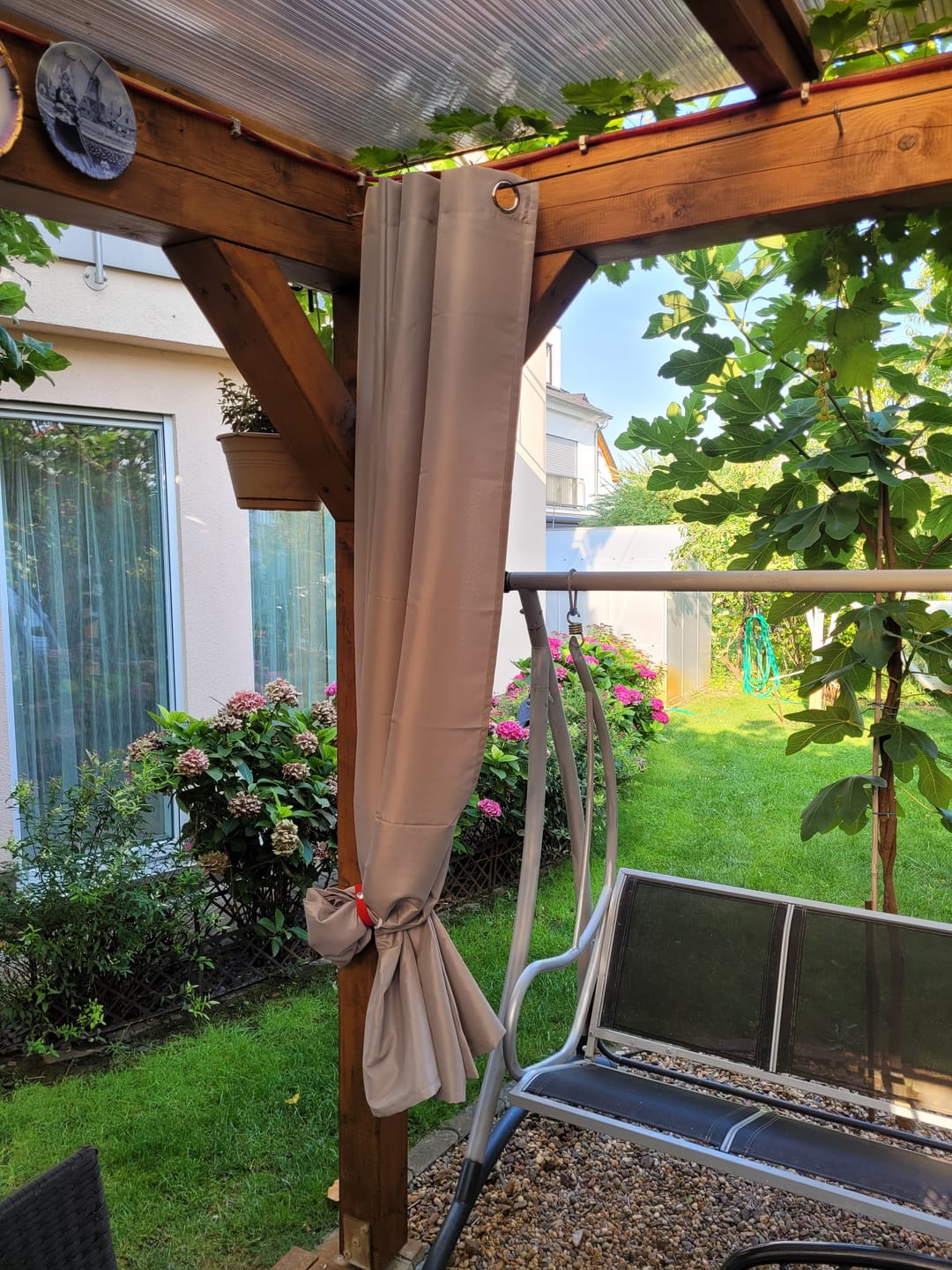 Customer photo review of Extra Breiter Outdoor Vorhang Wasserdicht und Verdunkelnd mit Ösen – 1 Stück, 180 cm Breite