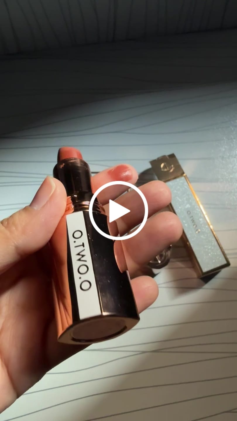 Customer video review of O.TWO.O MISTY KISS LOCK COLOUR MATTE LIPSTICK