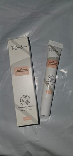 Customer's Advance Lip Pigmentation Cream tube and its beige cardboard box packaging.