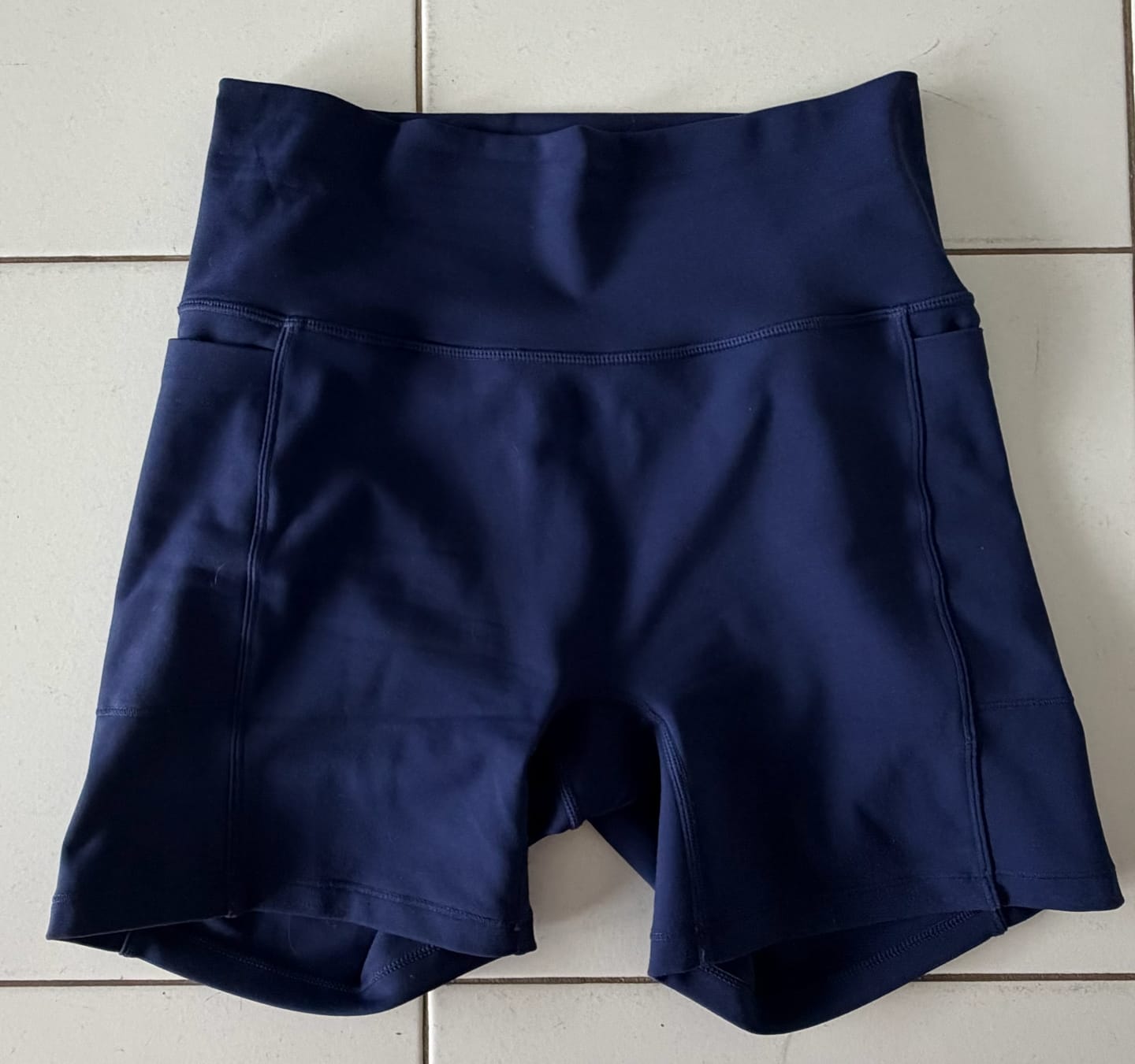 Customer photo review of Rise & Move 5'' Pocket Shorts