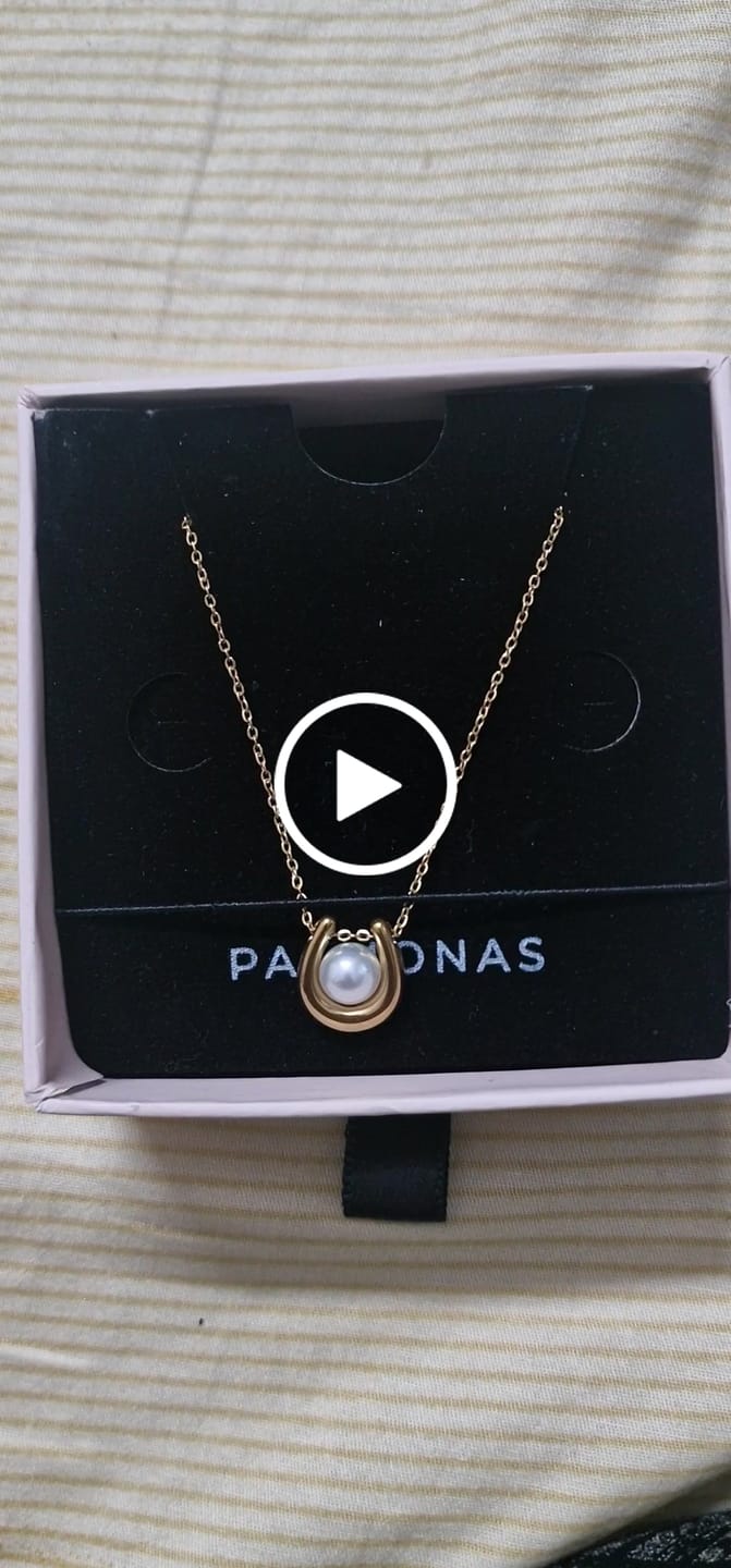 Customer video review of Pearl Embellished U Necklace