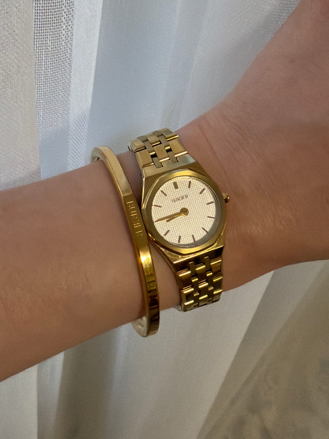 Customer photo review of Victoria Gold White
