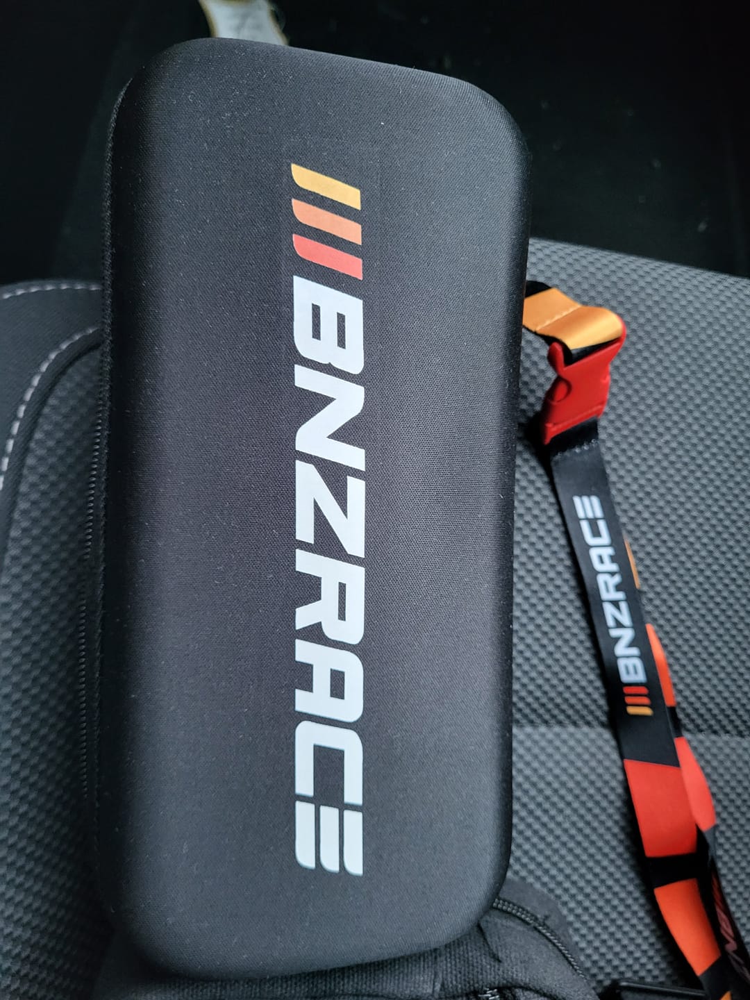Customer photo review of Kit de Emergencia BNZRace con Baliza V16 Conectada Y Homologada DGT