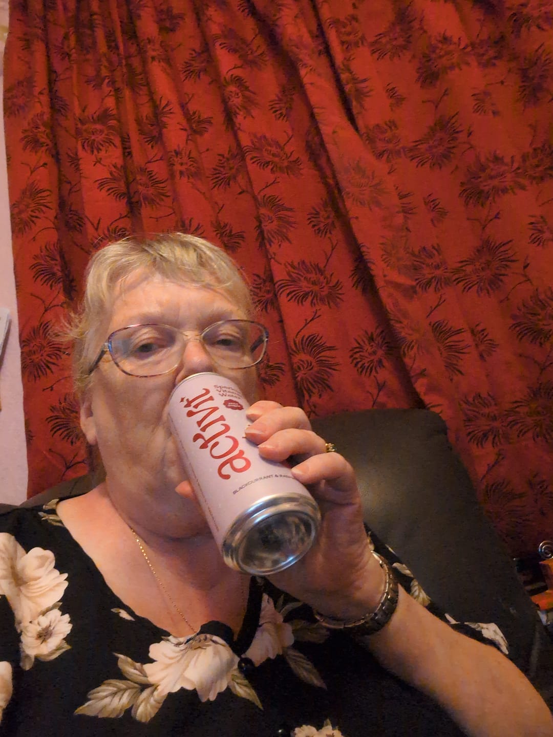 Customer photo review of Activit Sparkling Vitamin Drinks 330ml Cans 24 x 330ml Cans / Blackcurrant & Raspberry