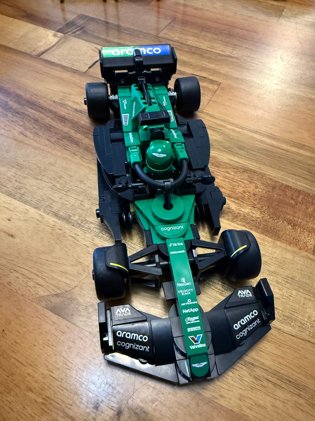 Customer photo review of COCHE DE CARRERAS ASTON MARTIN ARAMCO F1® AMR24