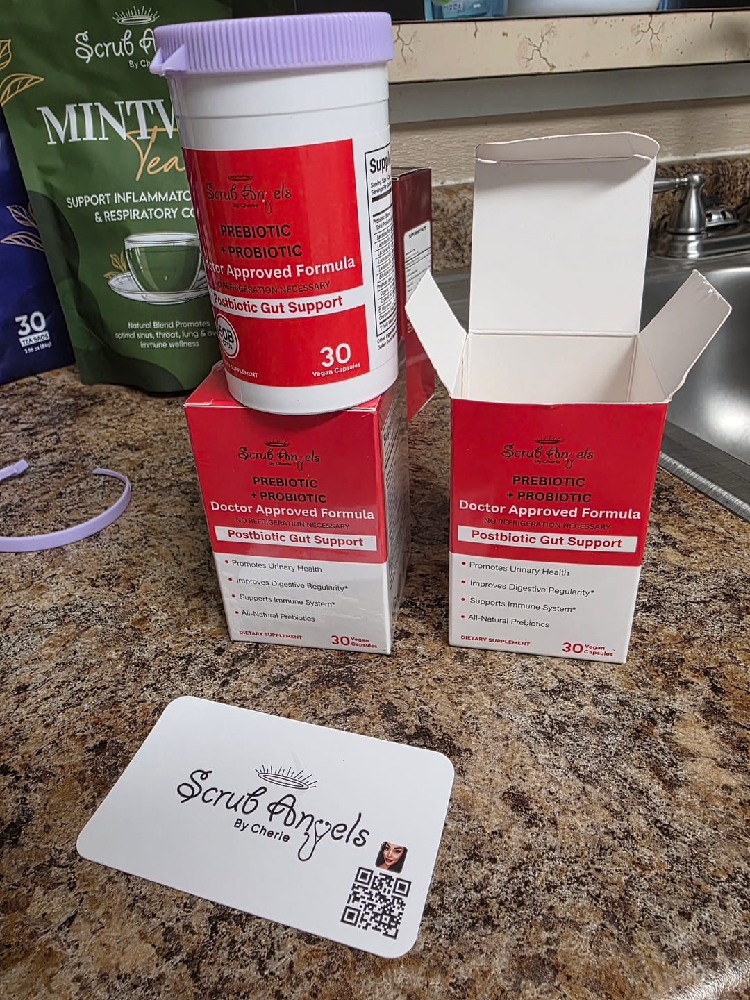 Customer photo review of 50 Billion Premium 3 in 1  Pre+Pro+Post Biotic with Cranberry Digestive Support Men & Women