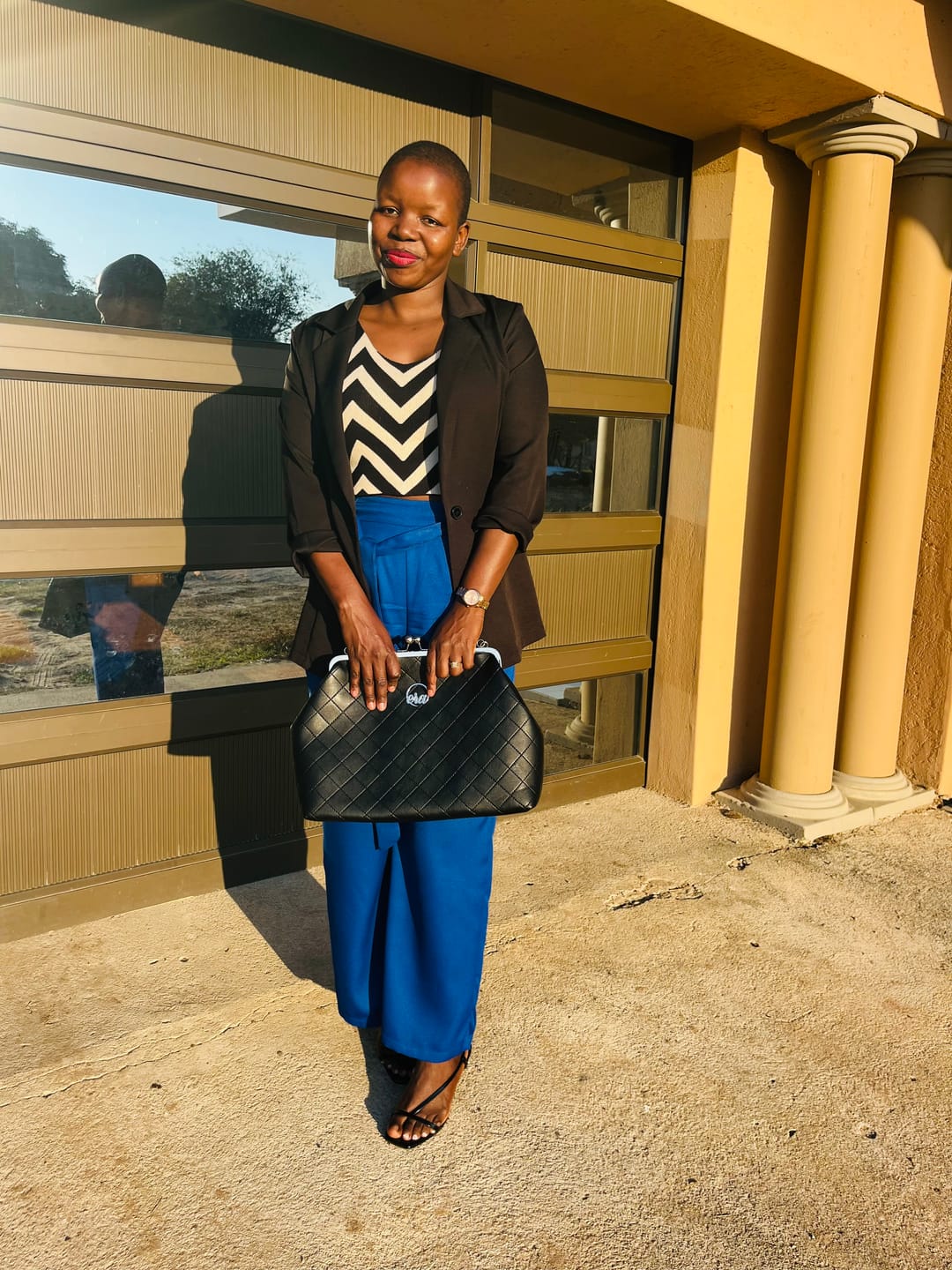 Customer photo review of ERA Oversized Kisslock Chain Bag – Black