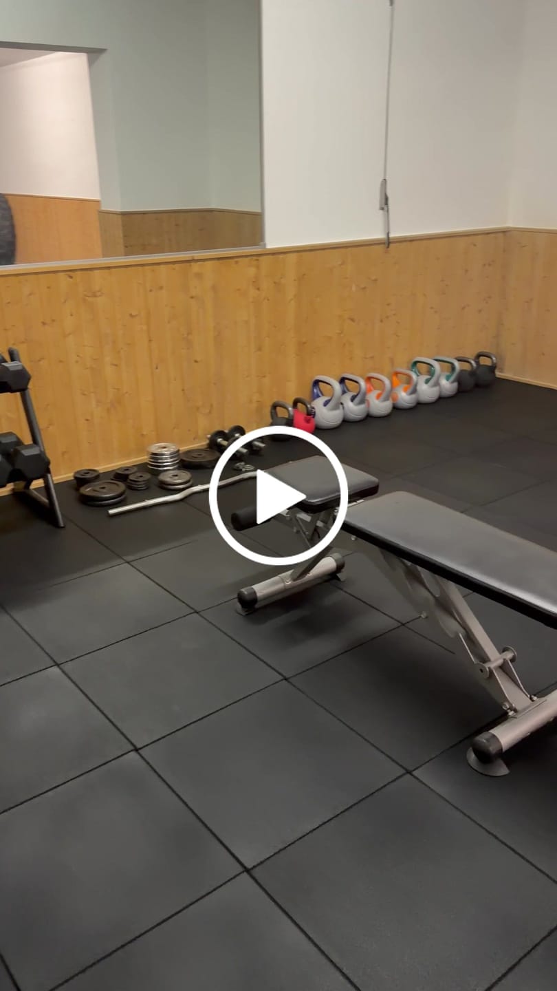 Customer video review of Bodenschutzmatte Pro | Granulat-feine Körnung | Fitnessboden