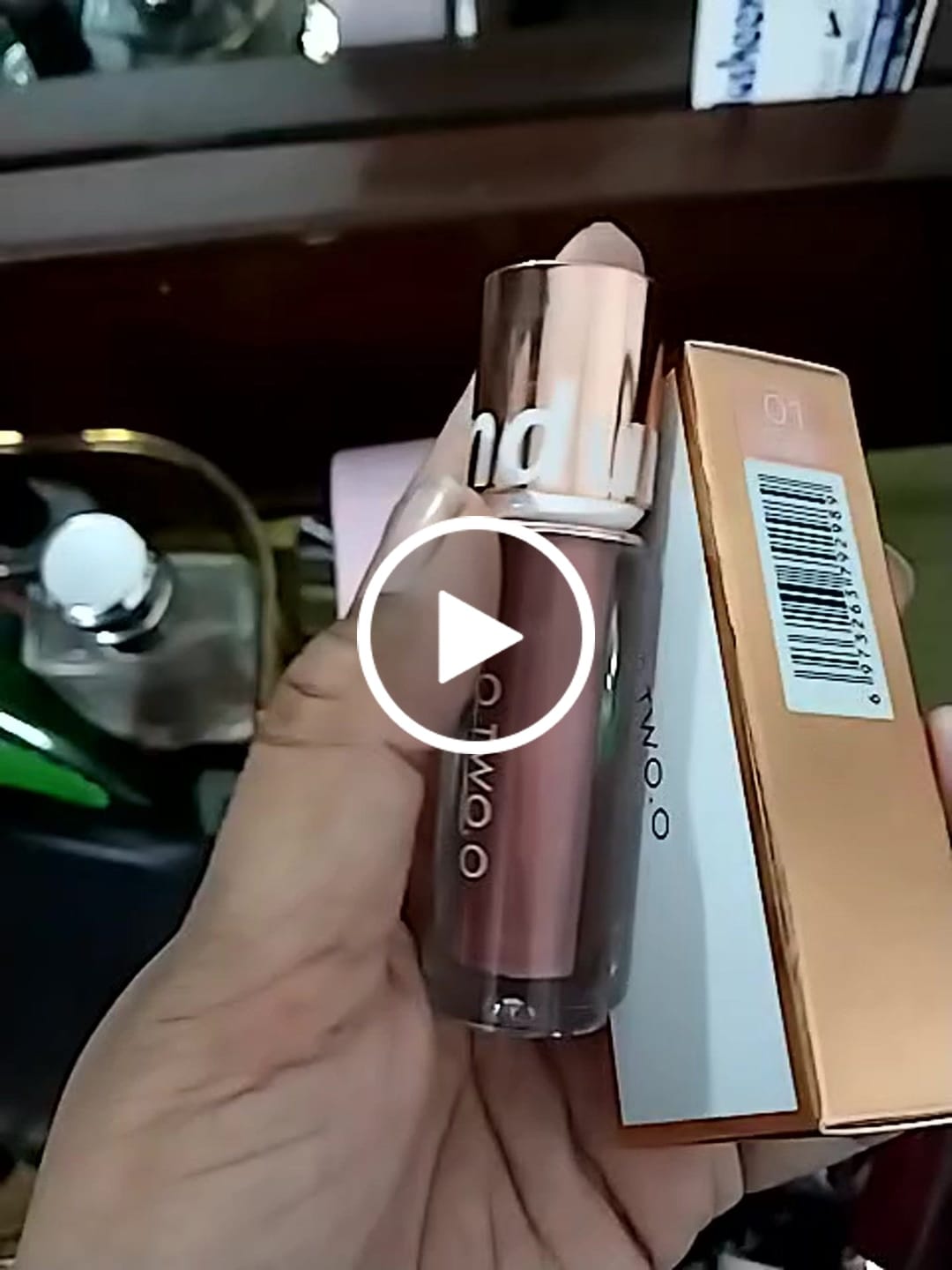Customer video review of O.TWO.O ULTRA STAY LOLEPOP LIPSTICK
