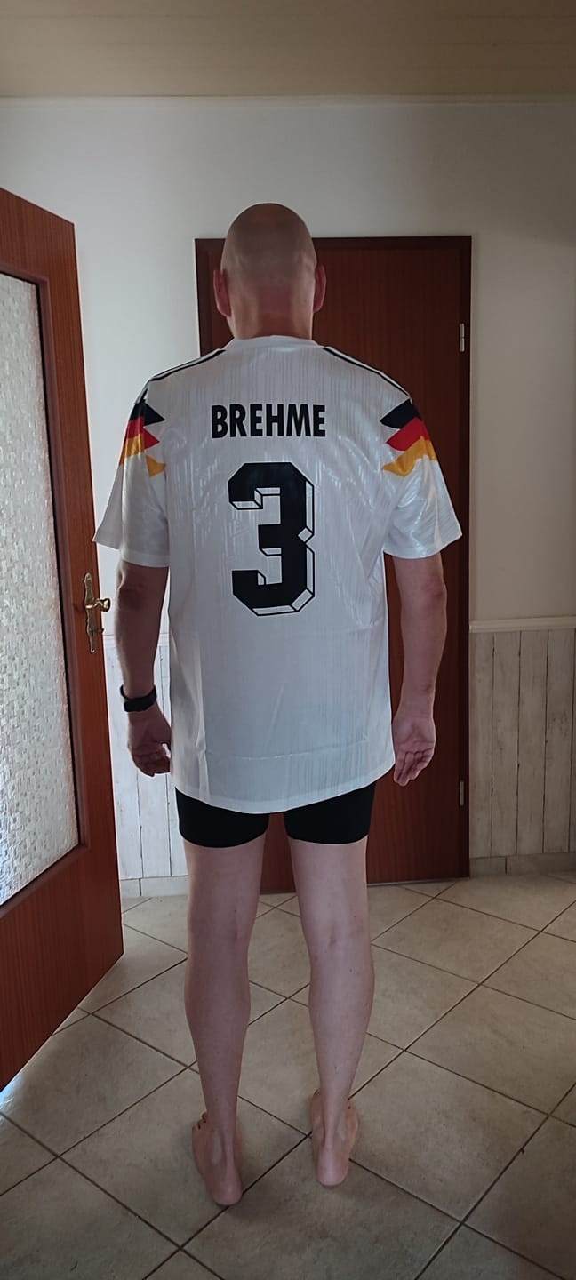 Customer photo review of Andreas Brehme Germany Deutschland Retro 1990 World Cup Jersey - Deutschland Retro-Trikot WM 1990 Soccer Shirt