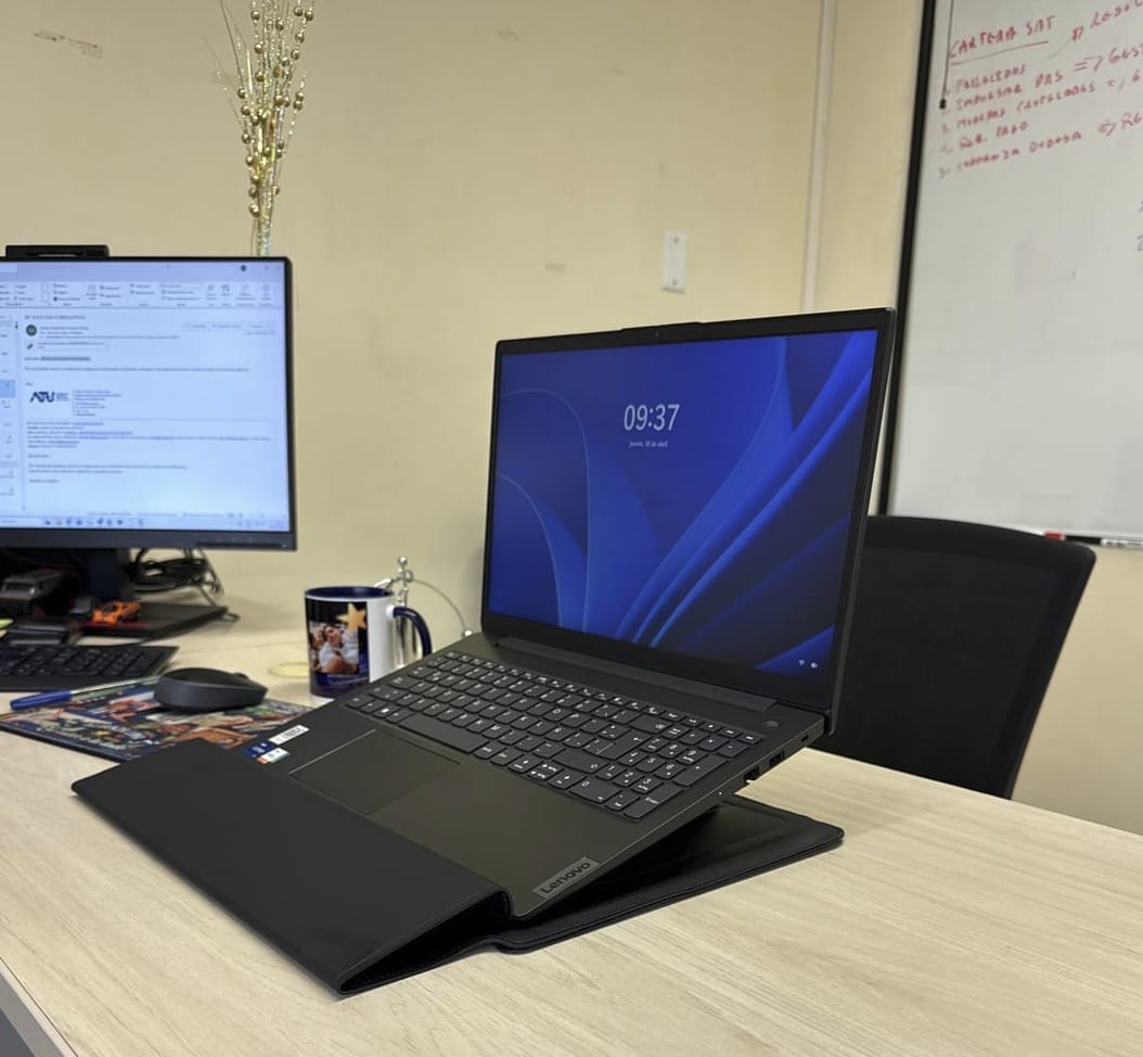 Customer photo review of Funda Notebook Smart Case