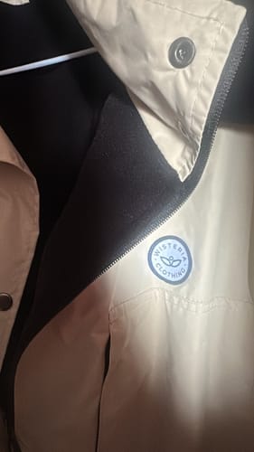 Customer photo review of Chaqueta Impermeable