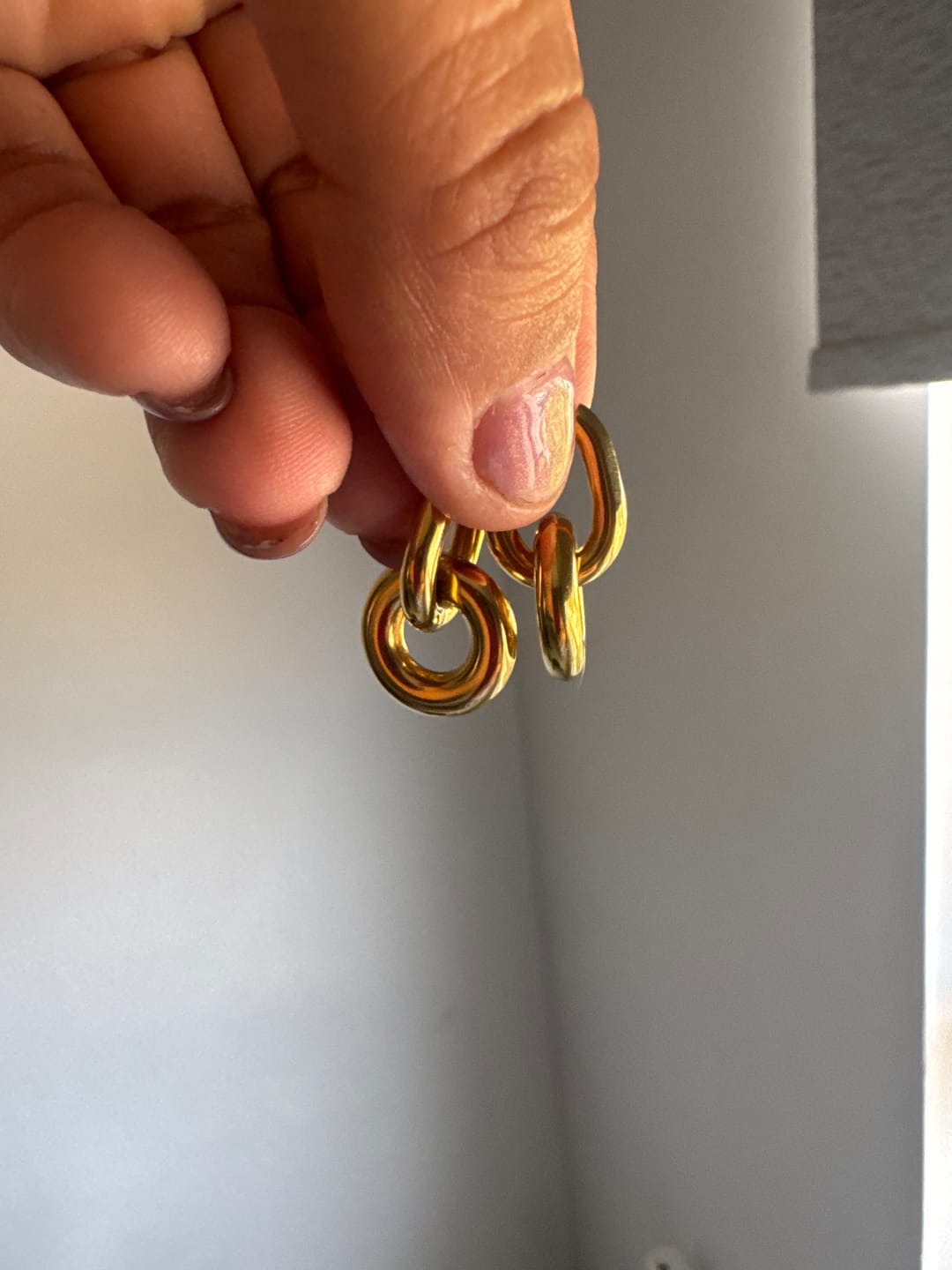 Customer photo review of Par Arracada Rectangular Con Dije Circulo 2 en 1