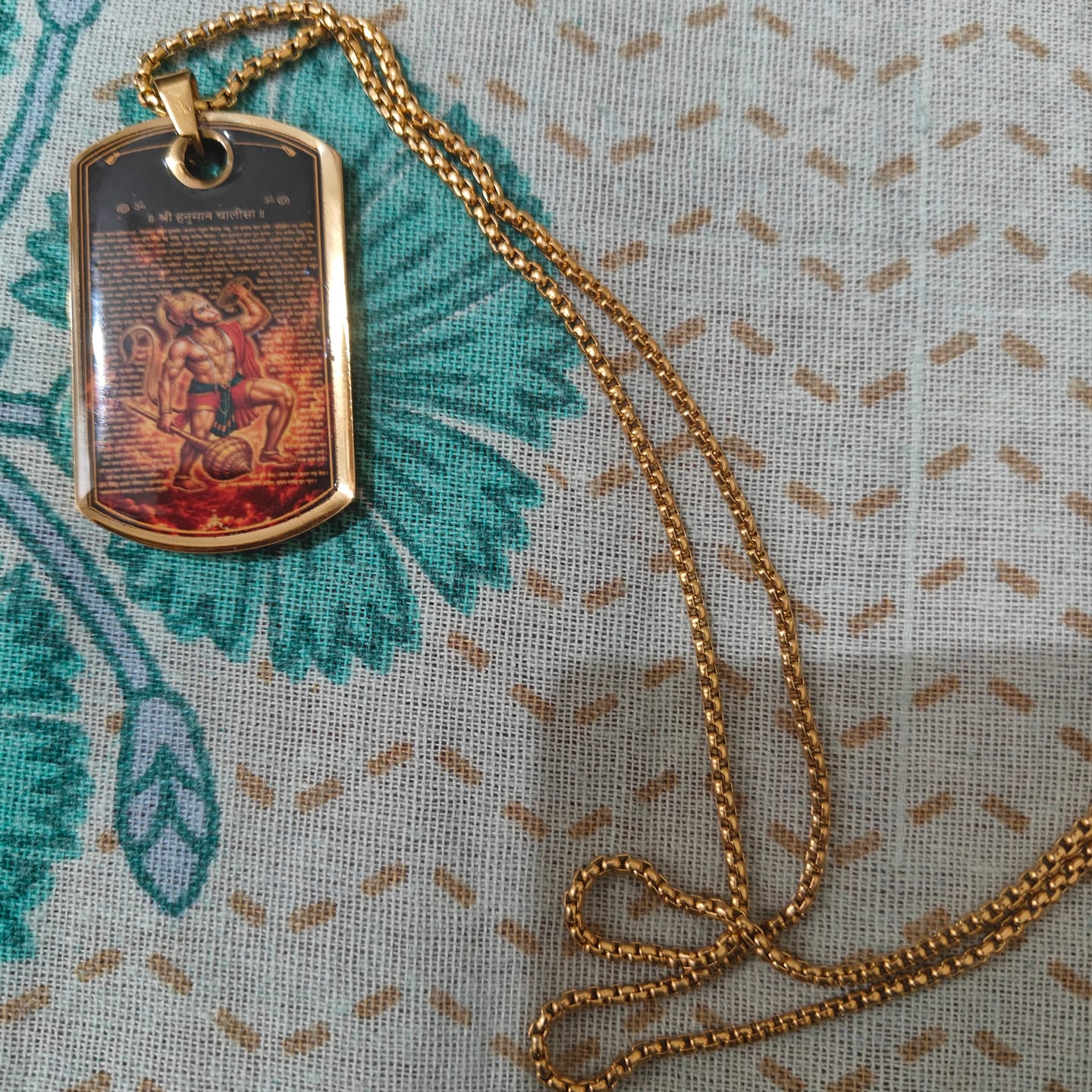 Customer photo review of Hanuman Chalisa Gada Locket for Men