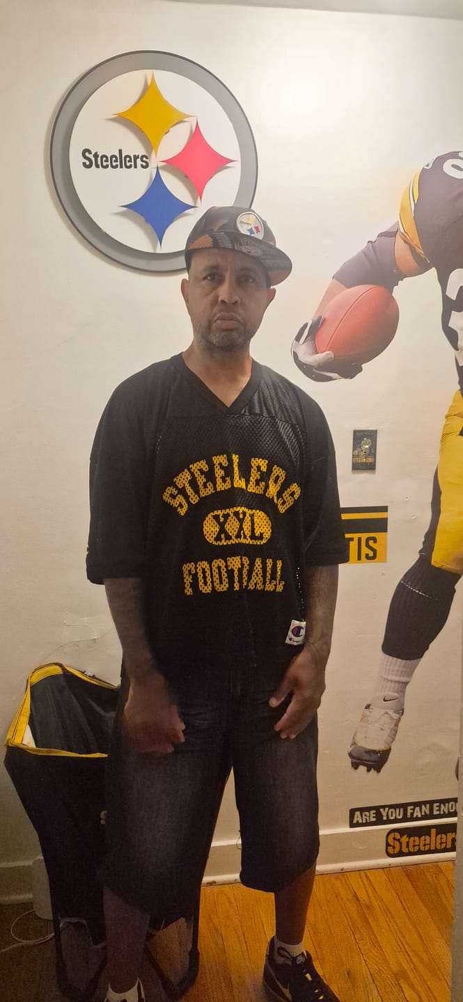 Customer photo review of Pittsburgh Steelers "Steelmark" 3D Vintage Metal Wall Art
