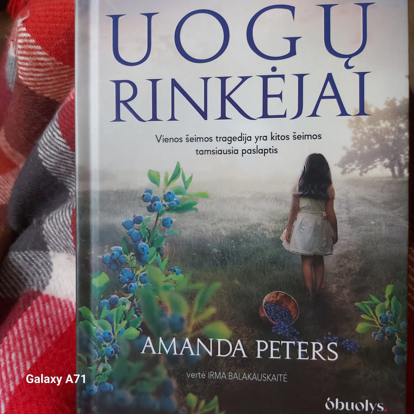 Customer photo review of Uogų rinkėjai: vienos šeimos tragedija yra kitos šeimos tamsiausia paslaptis – Pasaulinis bestseleris daugiau nei 25 šalyse