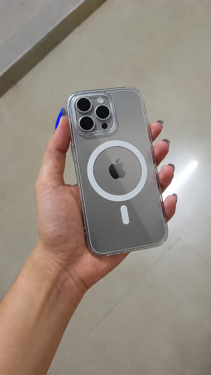 Customer photo review of iPhone 15 Pro Max - Anti Yellow MagSafe Clear Case
