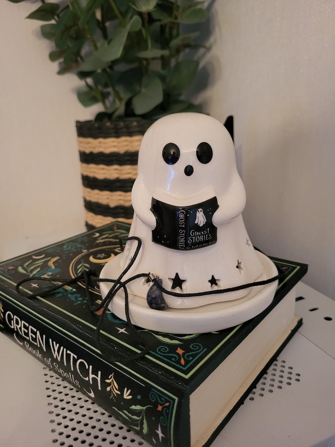 Customer photo review of Green Witch Buchbox – buchförmige Aufbewahrungsbox im Grimoire-Look
