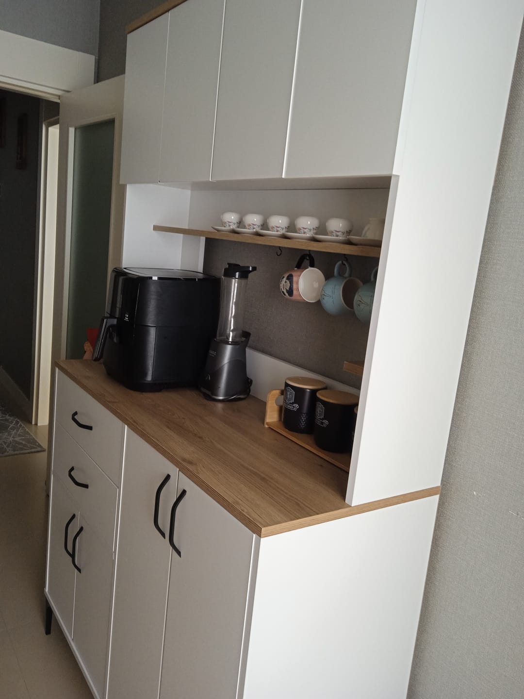 Customer photo review of Rani JE212 Kahve Köşesi Çok Amaçlı Dolap 8 Kapaklı 2 Çekmeceli Raflı Kiler Mutfak Dolabı Beyaz - Sepet Ceviz