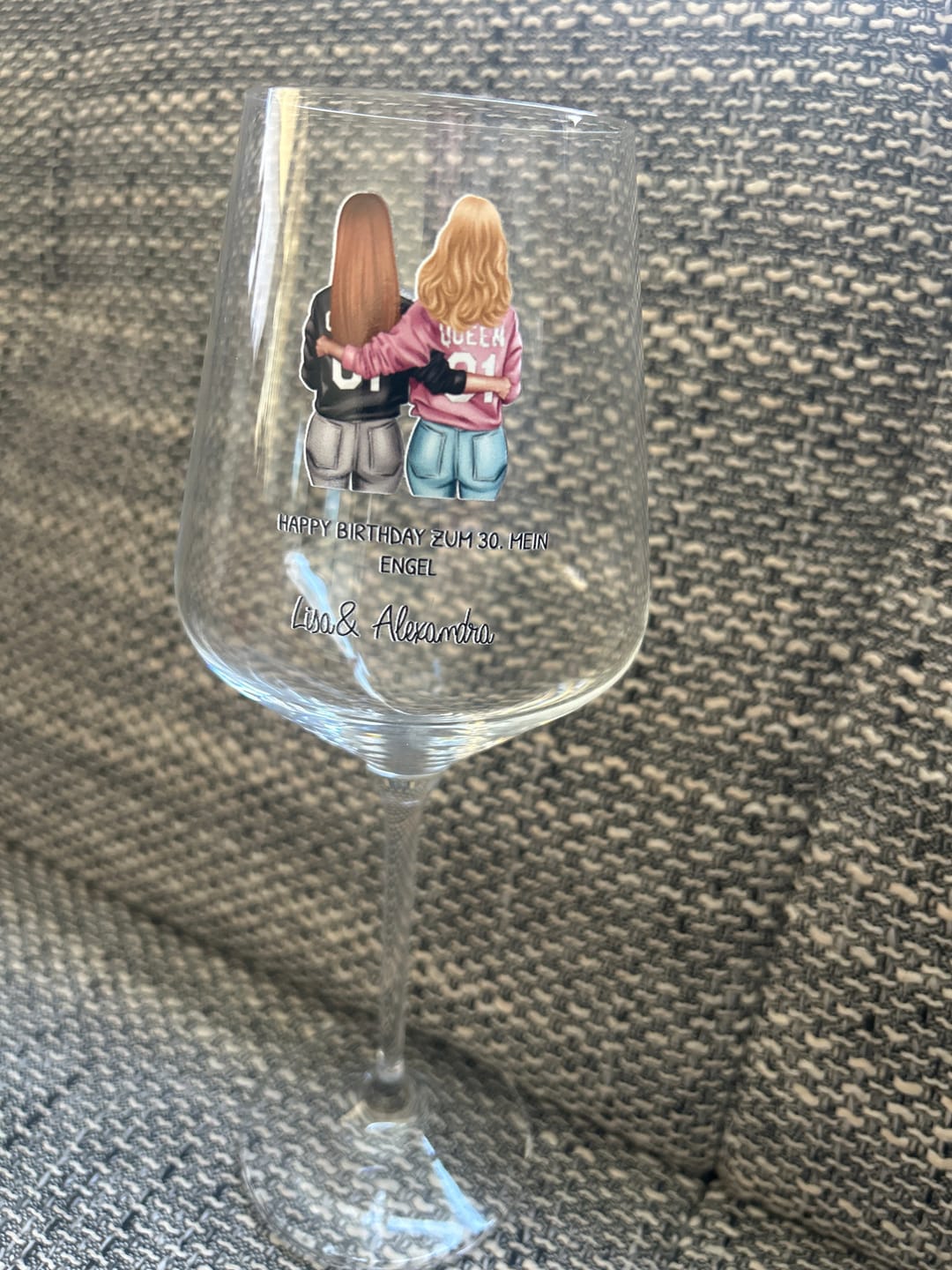 Customer photo review of Besties für immer - Personalisiertes Weinglas für Besties mit Illustration