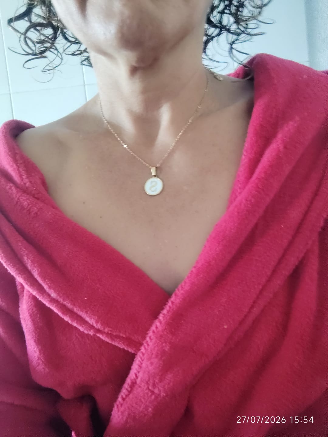 Customer photo review of Colar Letra Inicial Marble Banhado em Ouro 18K