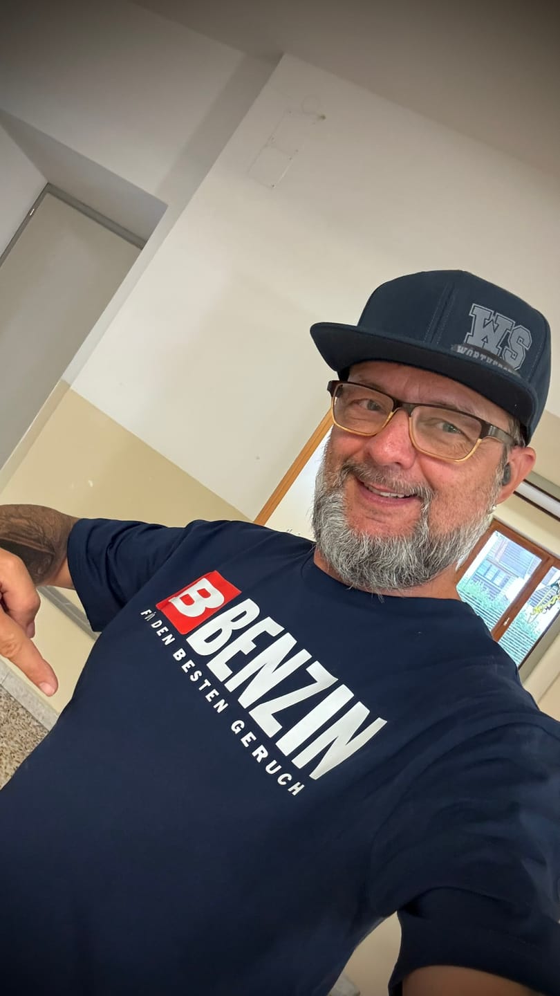 Customer photo review of BENZIN - Premium T-Shirt